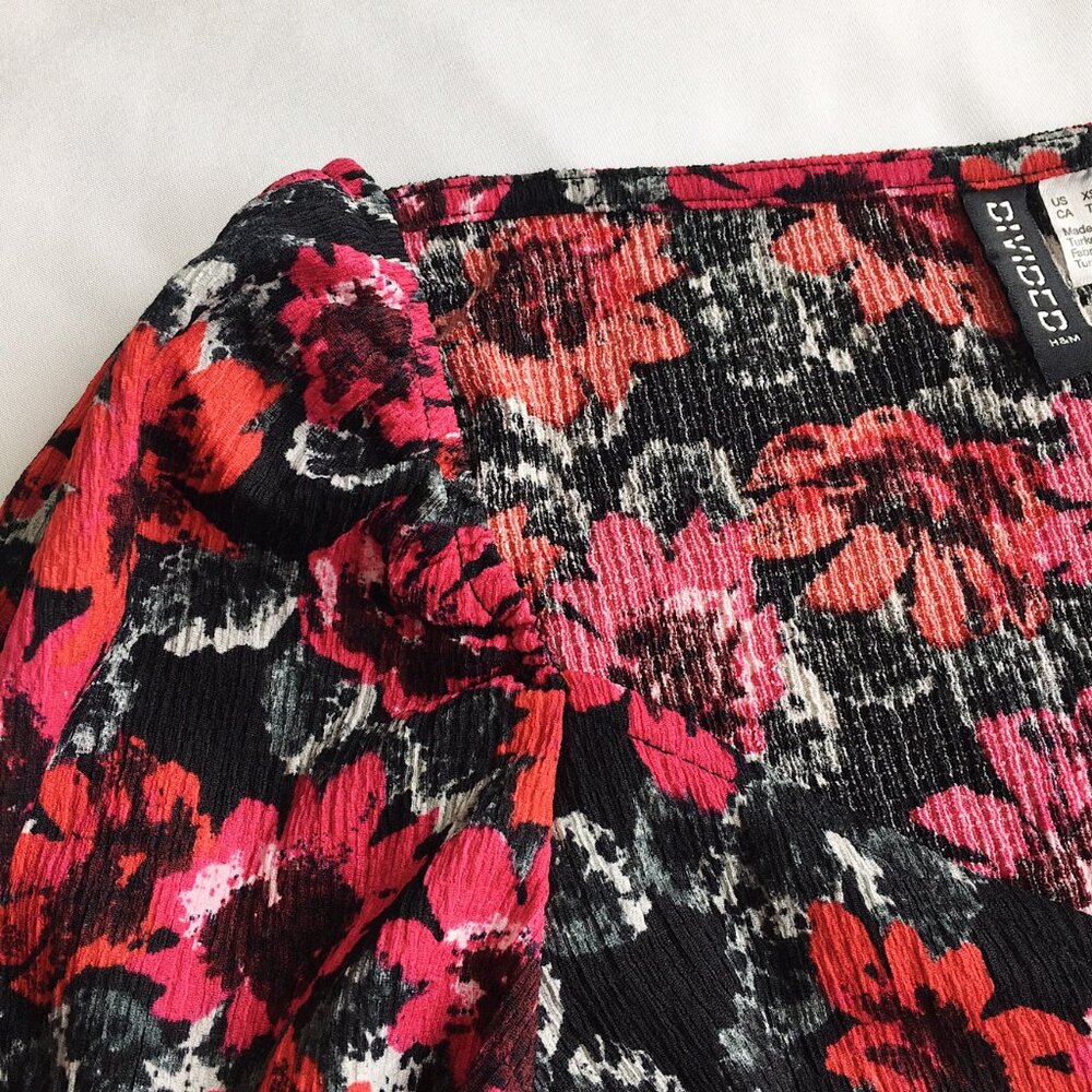 NWOT H&M Floral Puff-Sleeved Crop Top - Picture 3 of 7